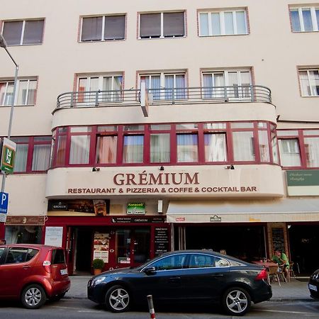 Penzion Gremium Hotell Bratislava Exteriör bild